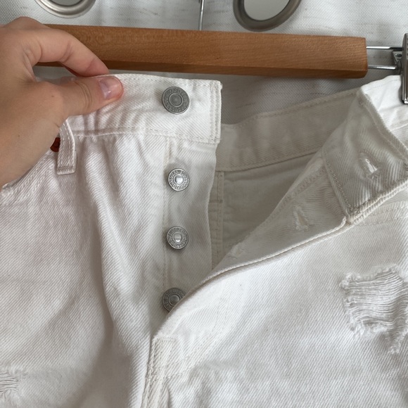 LEVIS white denim cut off high rise shorts 25 - Picture 4 of 5